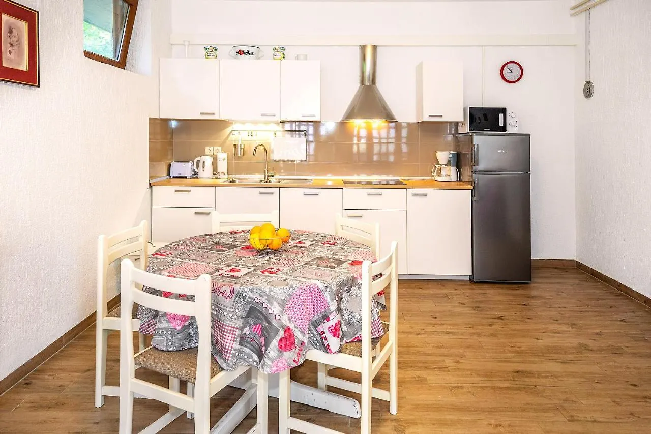 Apartmant Ivan Malinska 0*,  Croatia